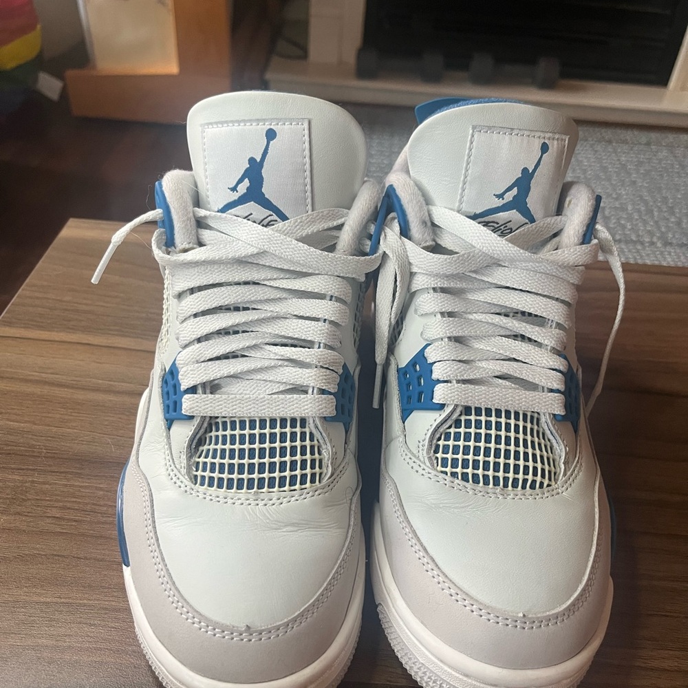 Jordan 4 Retro “Military Blue”. Size 8. (Jordan shoe bag included)